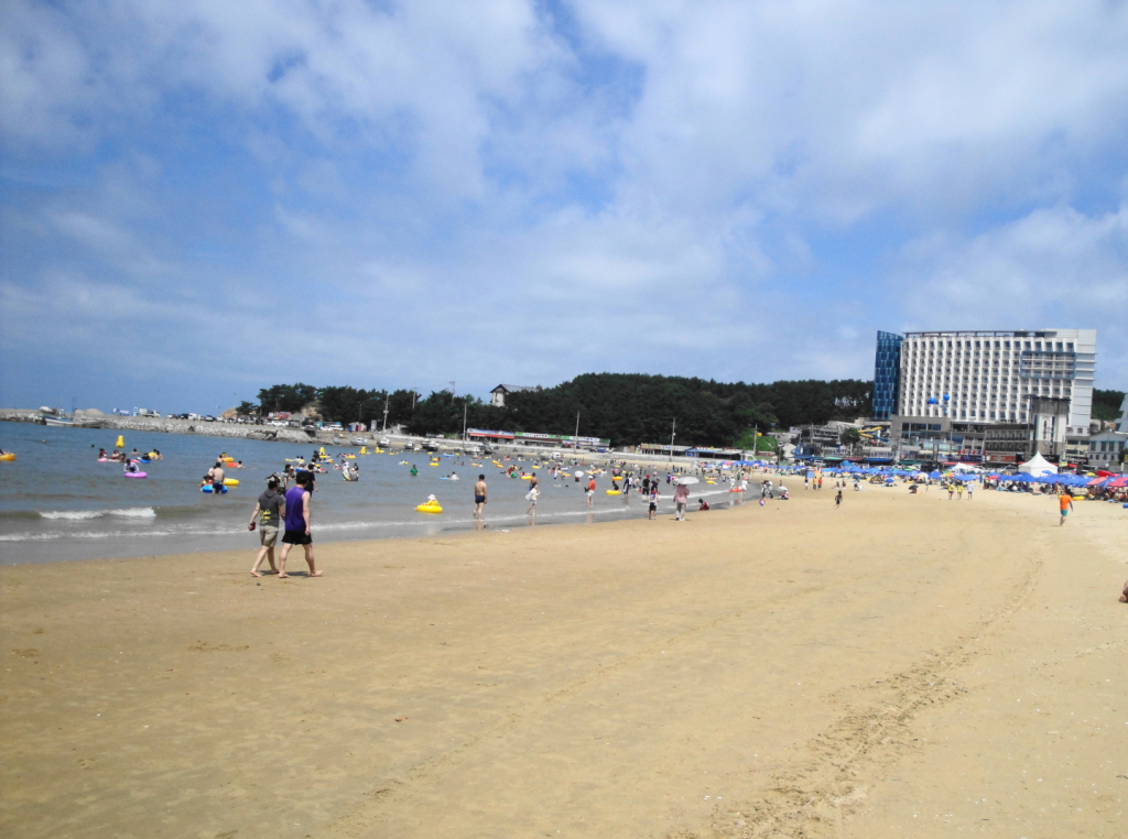 Eurwangni Beach  Korea  Pantai yang Ramai Sepanjang Tahun 