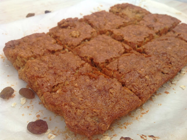 oats-squares-with-raisins-and-honey, cuadrados-de-avena-pasas-y-miel