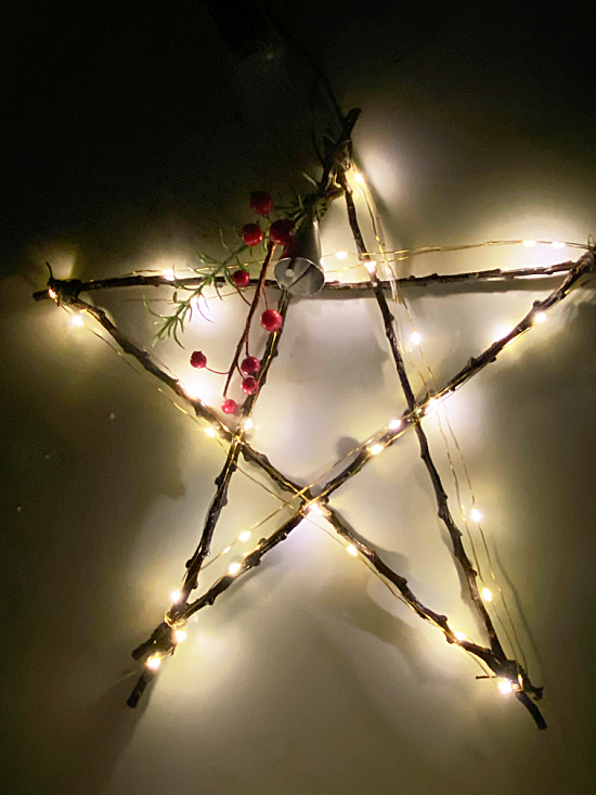 stick star wreath with lights