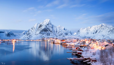 Stunning winter photo of Reine - Norway