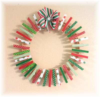 Anderson MOPS: getting crafty: clothespin wreath card holder