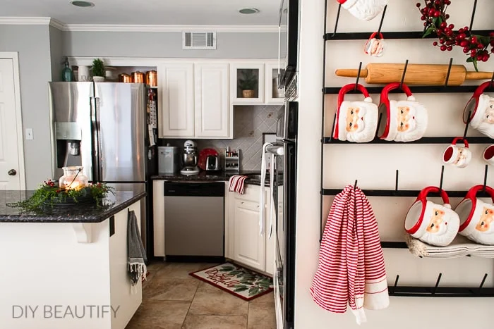 modern farmhouse Christmas kitchen