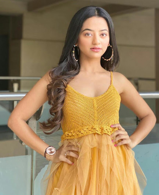 Helly Shah HD Wallpaper