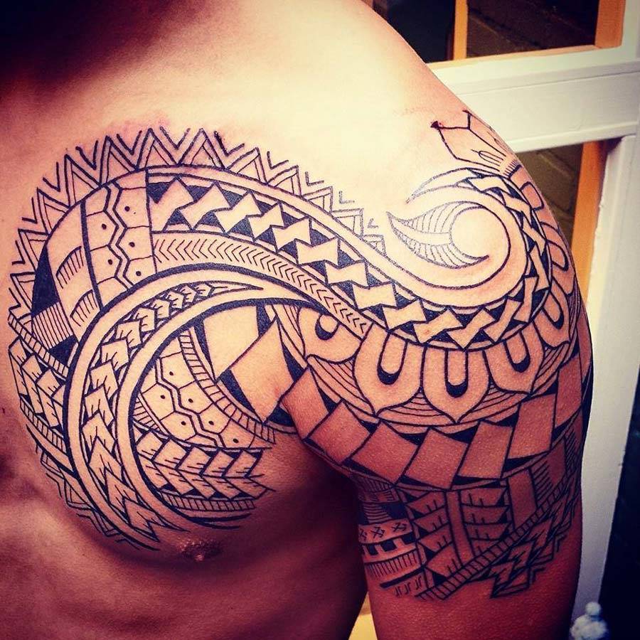 Nos anos 90 a moda era fazer aqueles tribais super fashion que inclusive várias minas tatuavam em cima do cofrinho Hoje em dia a moda é tal mandala ou as