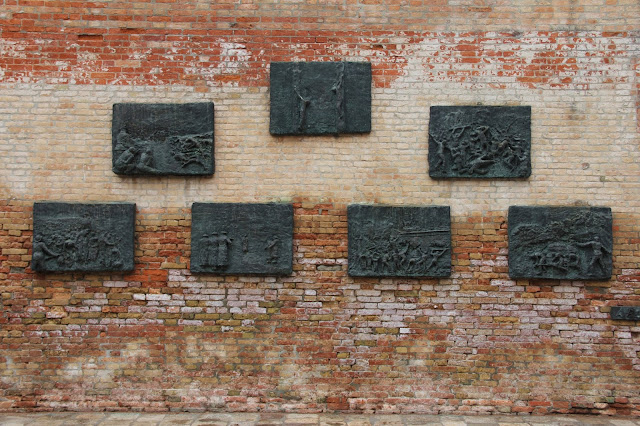 Holocaust memorial sculptures by Arbit Blatas in Venice