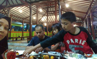 makan di baleroso resto