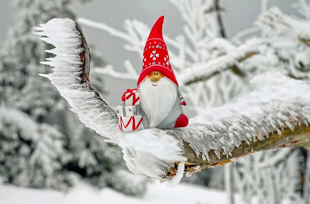 yılbaşı resimleri için çekilmiş küçük noel baba