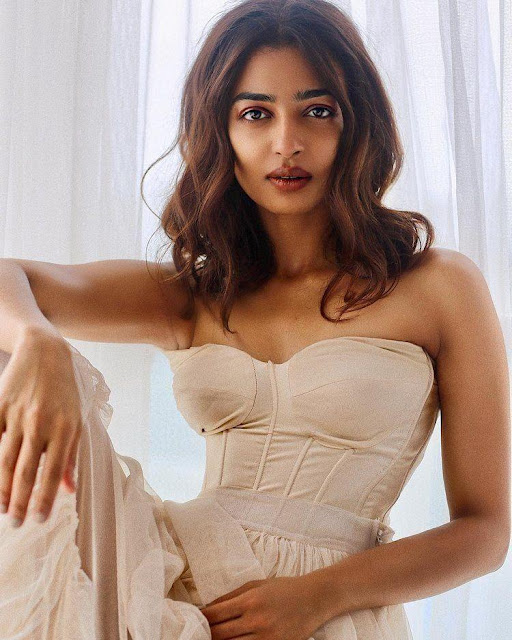 Radhika Apte latest hot photoshoot pics