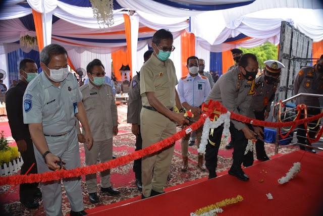 Gubernur Sumbar Irwan Prayitno Resmikan Gedung Kantor Samsat Padang