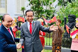 Jokowi Sambut Kunjungan Kenegaraan Nguyễn Xuân Phúc di Istana Bogor