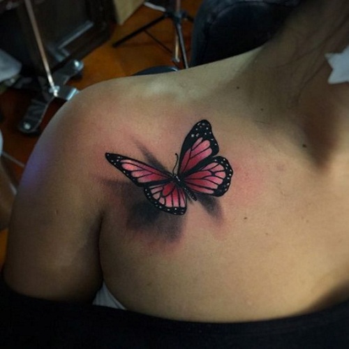 Cor-de-rosa Borboleta no Peito Tatuagem