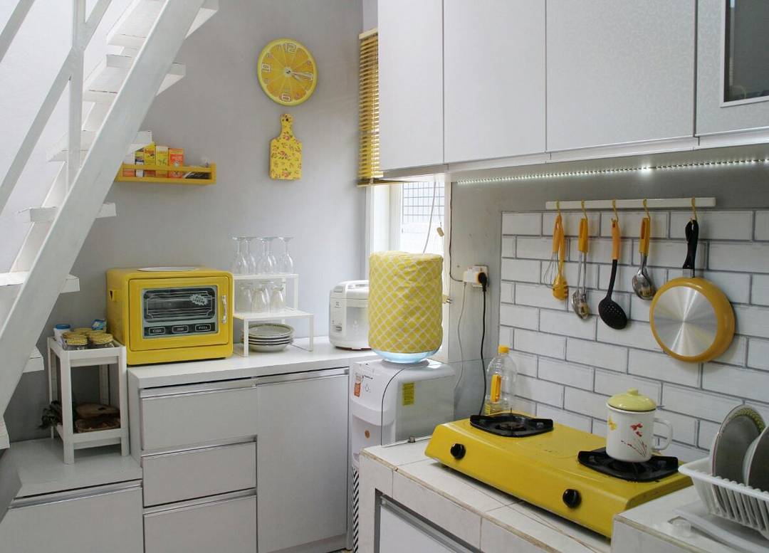 Kumpulan Desain Foto Dapur Mungil Warna Kuning Cocok Untuk Rumah