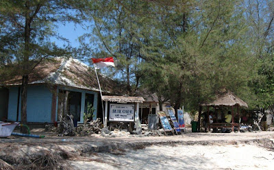 goers spell highlighting passing boat as well as non bestthailandbeaches: Gili Islands Updated