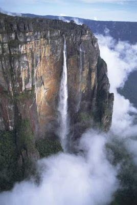 gambar air terjun tertinggi di dunia, foto pemandnagan alam menakjubkan, lukisan sang pencipta alam