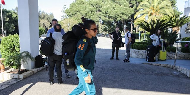 Seleção feminina chega a Portugal, onde treina para Copa da França