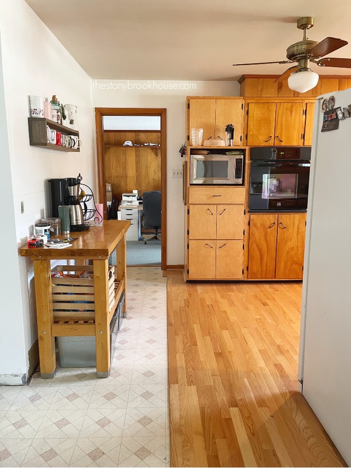 Kitchen Before - back wall