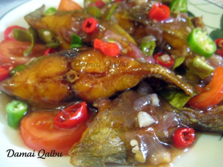 Damai Qalbu: IKAN BAWAL GORENG BERSOS PLUM