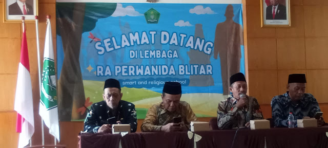  Study Banding Guru RA Se Pademawu di RA Perwanida Blitar