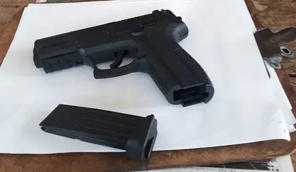 Imagens de simulacro de pistola