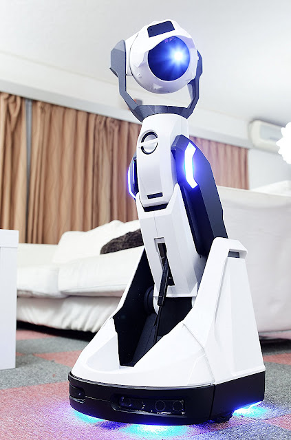 Tipron Projection Robot Is An AWESOME Personal Home Robot Projector