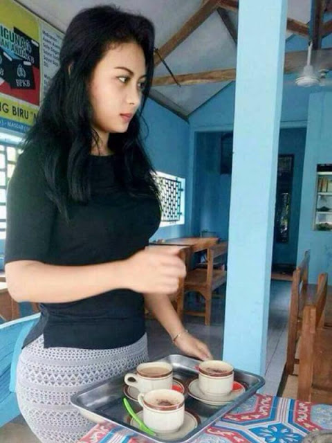 Foto-Foto Seksi Andita, Pelayan Warung Kopi Cantik yang Dulu Pernah Main Sinetron