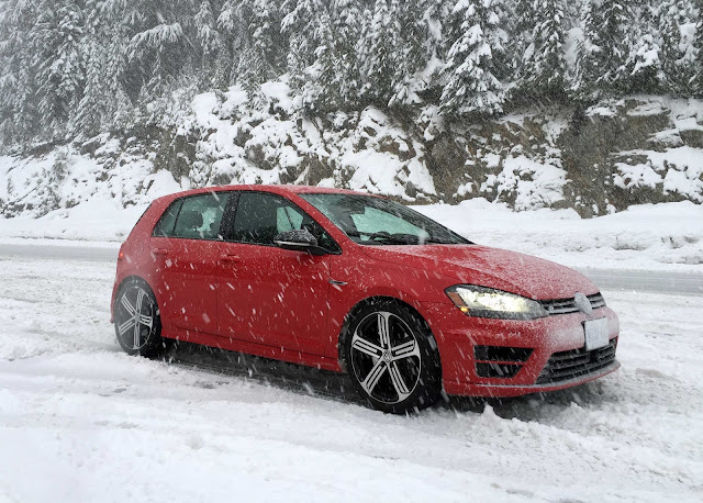 Volkswagen Golf R snow