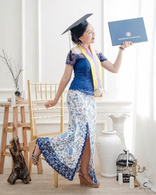 model kebaya wisuda berjilbab terbaru