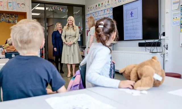 Paloma van den Akker Mini Jaguar Bag. Crown Princess Mette-Marit wore linen and silk canvas coat dress