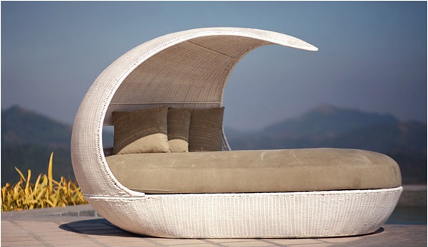 Merancang Desain Daybed Outdoor Unik dari Rotan