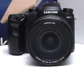 Kamera Mirrorless Samsung NX1 Lensa 16-50mm OIS