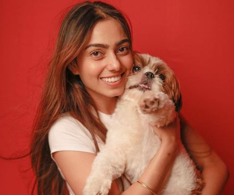 Actresses Dinky Kapoor shares adorable photos with her pet dog