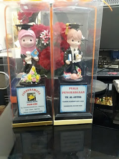 Plakat, Piala, Souvenir, Patung Wisuda ,Patung Wisuda anak PAUD,Boneka wisuda,Patung wisuda,Souvenir Boneka Wisuda Anak TK Murah,Boneka Maskot Wisuda PAUD (Pendidikan Anak Usia Dini)