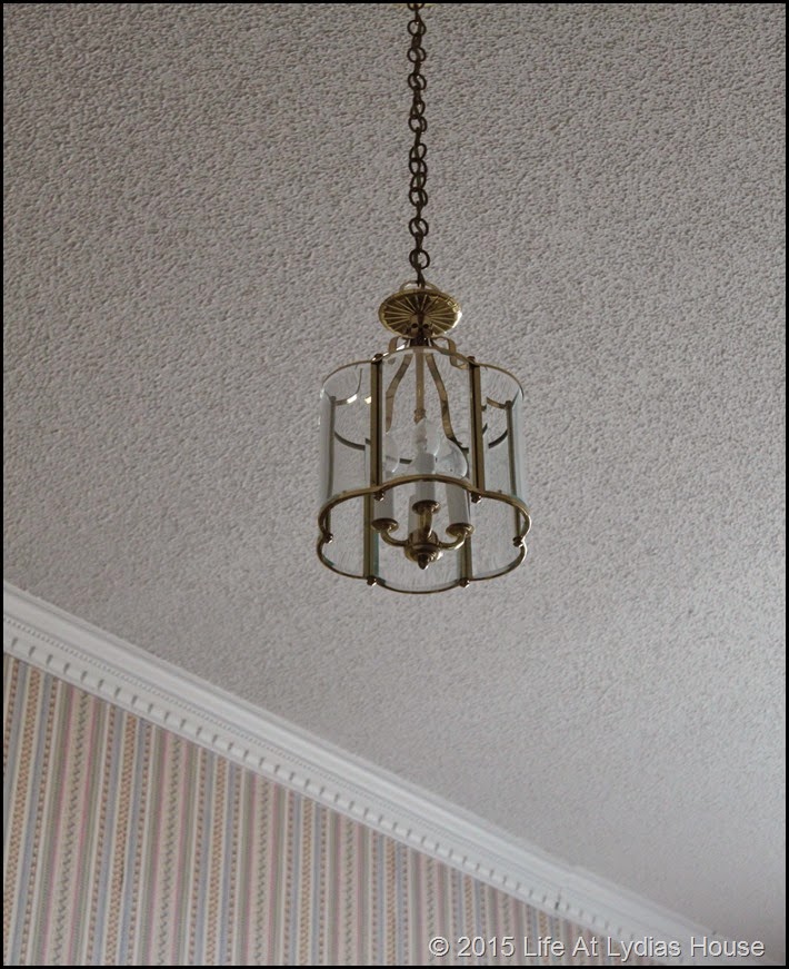 upper foyer light before