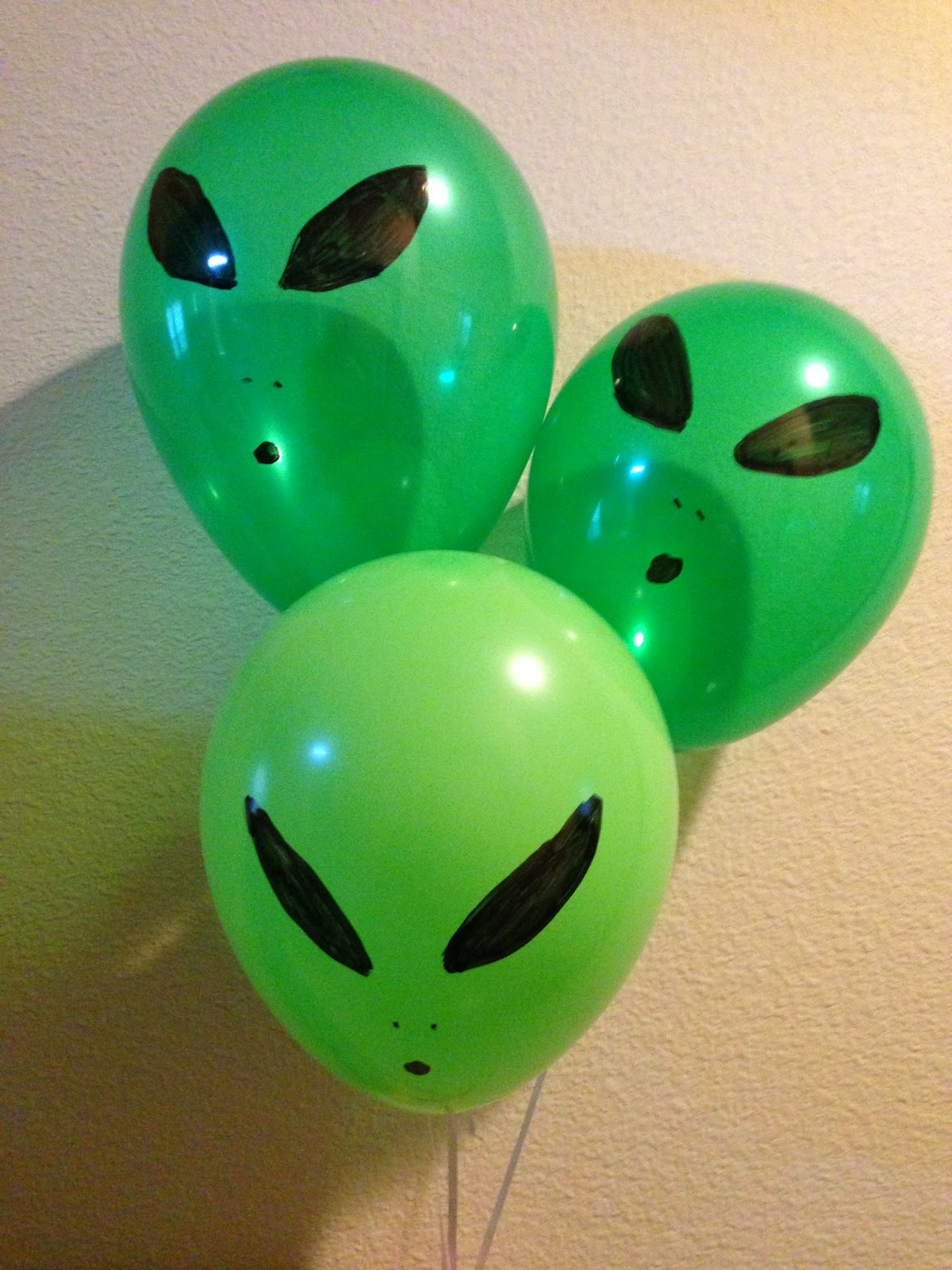 You Will Be Blown Away with Easy DIY Alien Balloons! ~ Dallas Mom Blog