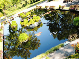 Fuente Reloj del Shrub Garden en el Jardín Botánico de Montreal