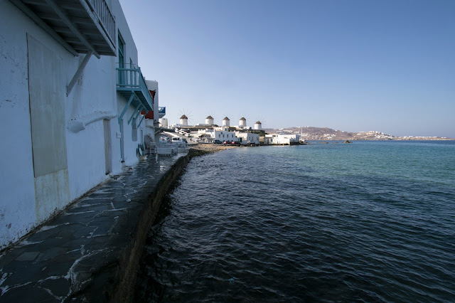 Mulini a vento visti da little Venice-Mykonos town