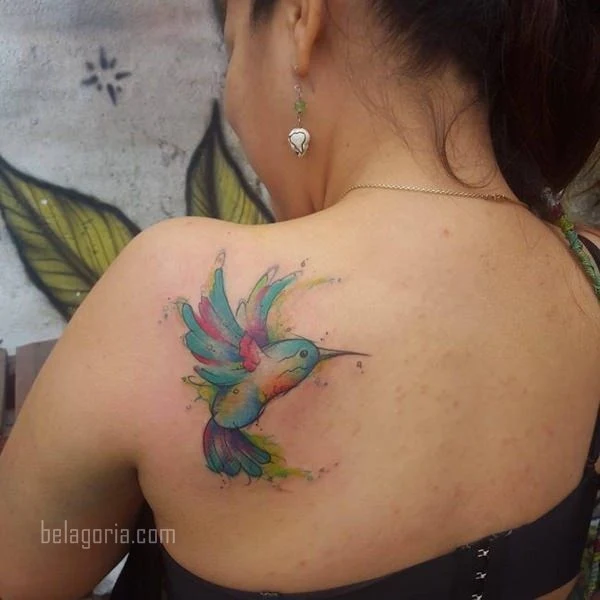 imagen de una chica tatuada