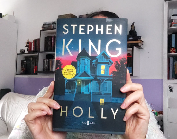 Holly • Stephen King | Reseña