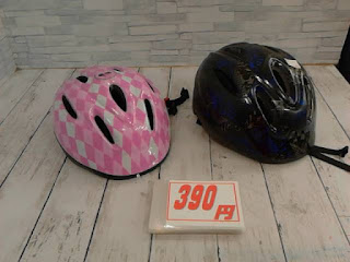 中古品　サイクルヘルメット　各３９０円