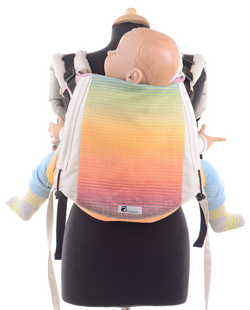 Ergonomische Babytragen, stufenlos mitwachsend, gefertigt aus Girasol Tragetüchern.