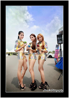Essanne Yuxuan Singapore Sexy Model Sexy Golden Leather Dress In Race Car Show 28