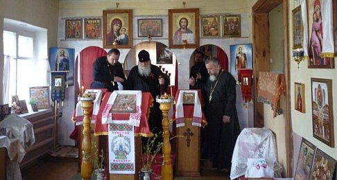 Владыка Феодосий посетил церковь великомученицы Варвары в 2010 году в день освящения памятника святому Георгию Победоносцу в Большеречье Владыка Феодосий посетил церковь великомученицы Варвары в 2010 году в день освящения памятника святому Георгию Победоносцу в Большеречье