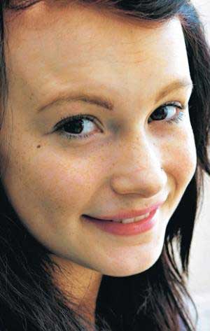  her teenage daughter to have semi-permanent tattoos on her face.