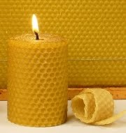 Foto de una vela amarilla de abeja - Derivado de abeja