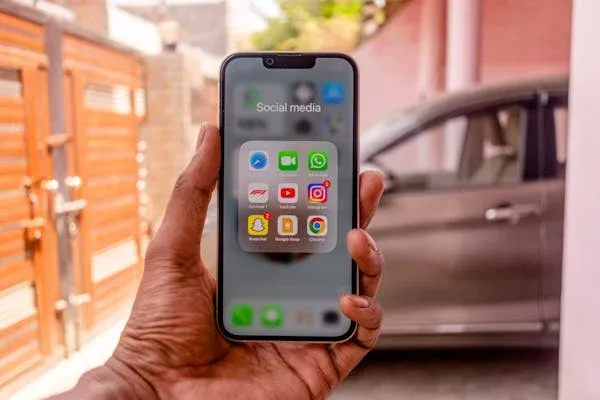 مقارنة بين iPhone و Android