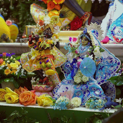 Radhe Krishna Idol Darshan