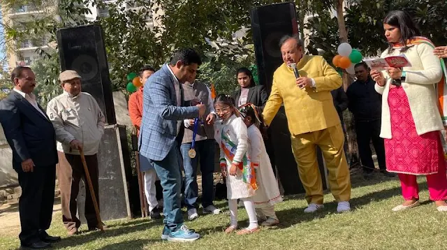 Noida:- Republic Day celebration was celebrated with enthusiasm in Golf City Plot-8 Sector-75, Noida.