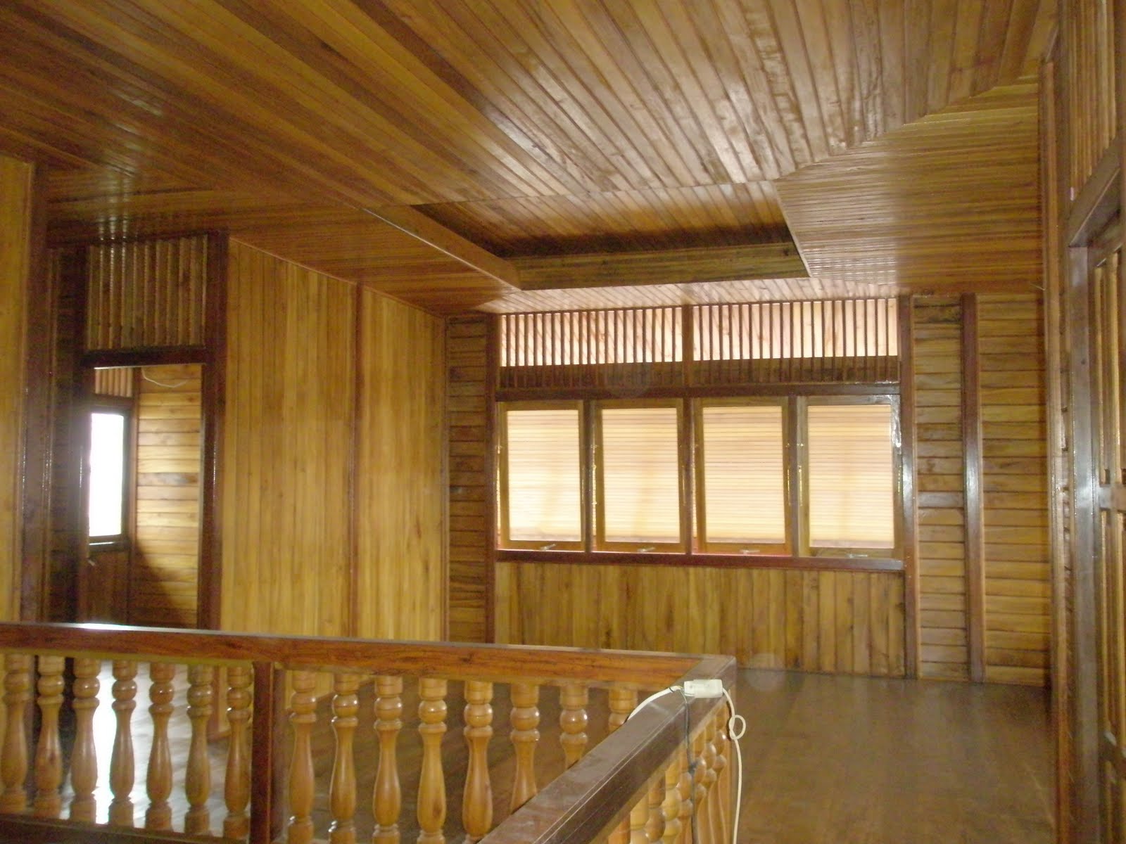 Rumah Adat Woloan - Gambar C