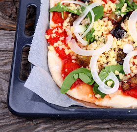 Oppskrift Hjemmelaget Pizza Aubergine Spinat Vegansk Ost Vegetarpizza Auberginepizza Pizzabunn