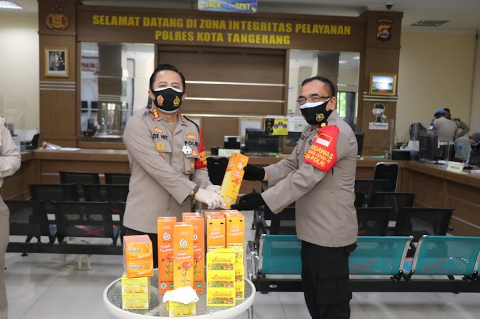 Tingkatkan Kinerja di Masa Pandemi, Polresta Tangerang Beri Tambahan Masker dan Suplemen untuk Anggota